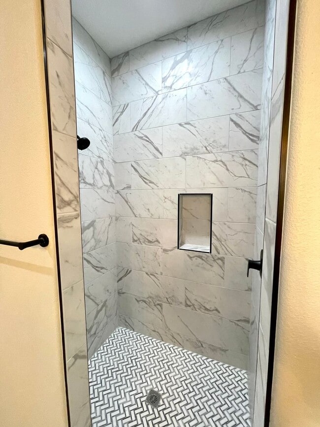 Building Photo - Beautiful 3 Bedroom Home on Desert Lakes Golf Course!