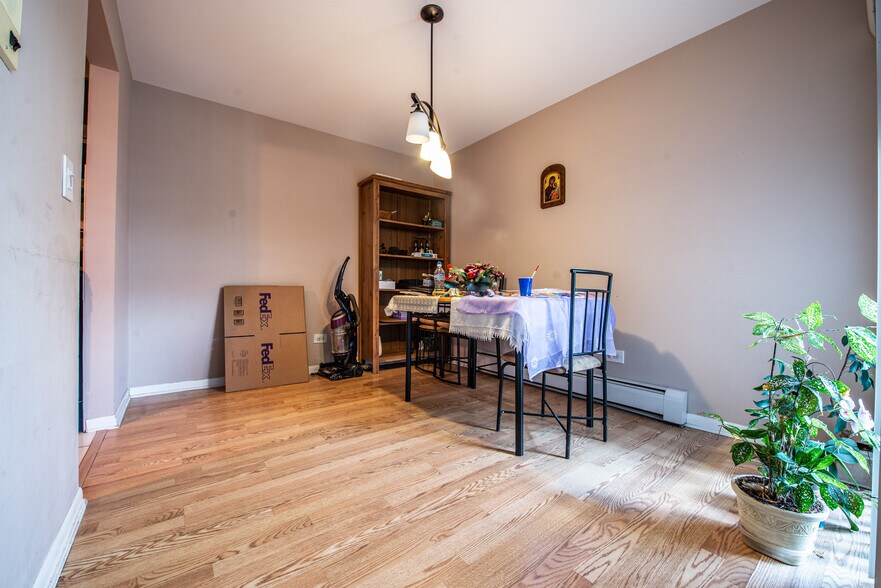 Building Photo - 5525 N Chester Ave