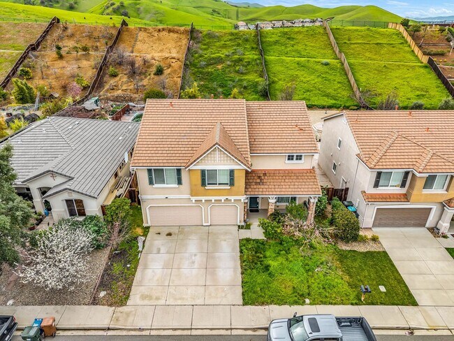 Building Photo - EXTRA LARGE HOME AND LOT... NESTLED IN THE ANTIOCH HILLS... 5 BEDS/3 BATHS/LARGE LIVING ROOM AND ...