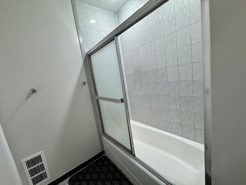 Building Photo - 23 Wooleys Ln