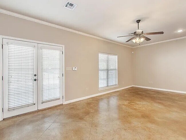Building Photo - 120 Deraney Ln
