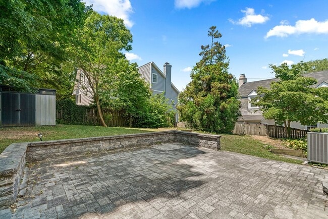 Building Photo - 3 Bed 3 Bath - Bethesda Colonial - Move-In...
