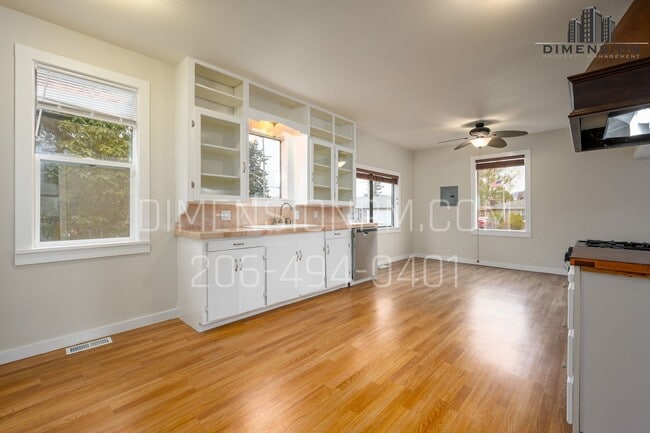 Building Photo - Charming 3 Bed, 2 Bath Home in Sedro-Woolley