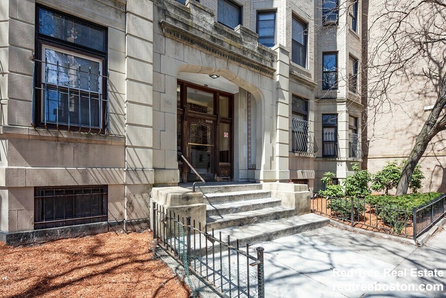 Building Photo - 39 Hemenway St