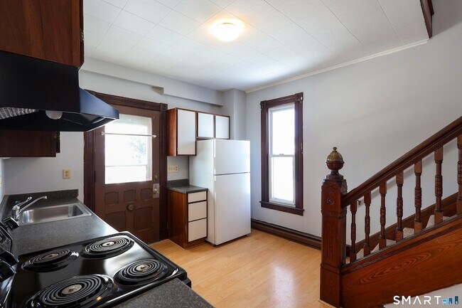 Building Photo - 24 Fairview St