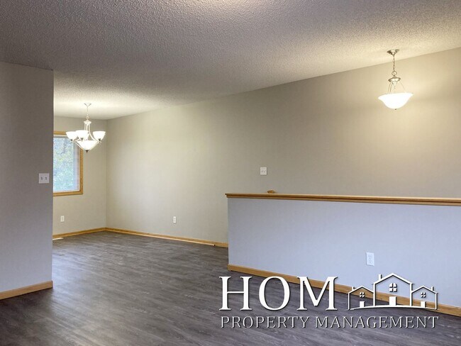 Building Photo - 624 Tanager Path