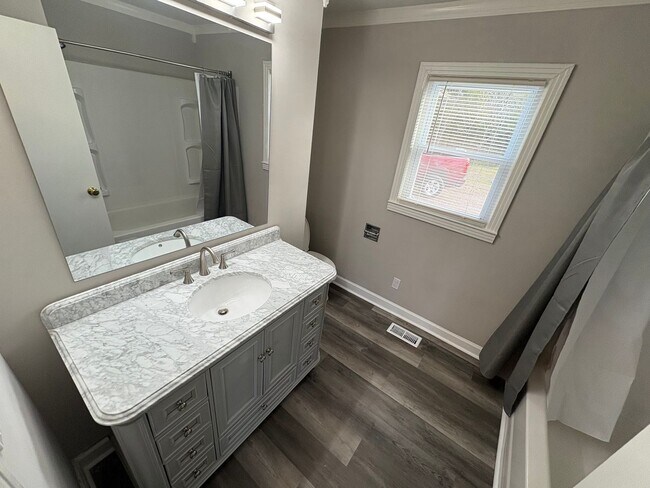 Building Photo - For Lease - Single Family Home in Lebanon