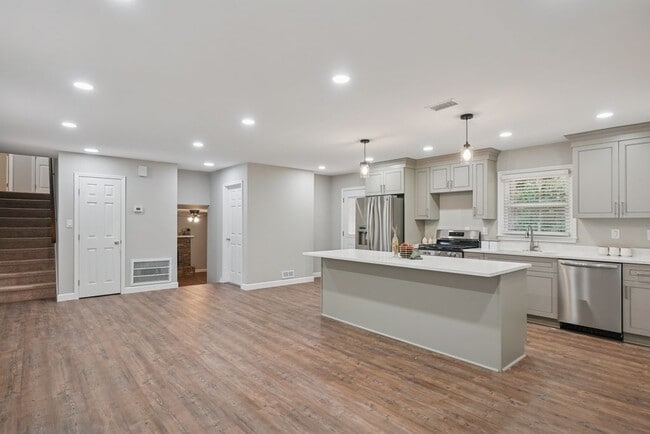 Building Photo - 2645 Davenport Rd NW