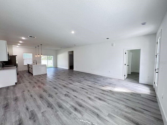 Building Photo - 3741 W Forest Dr