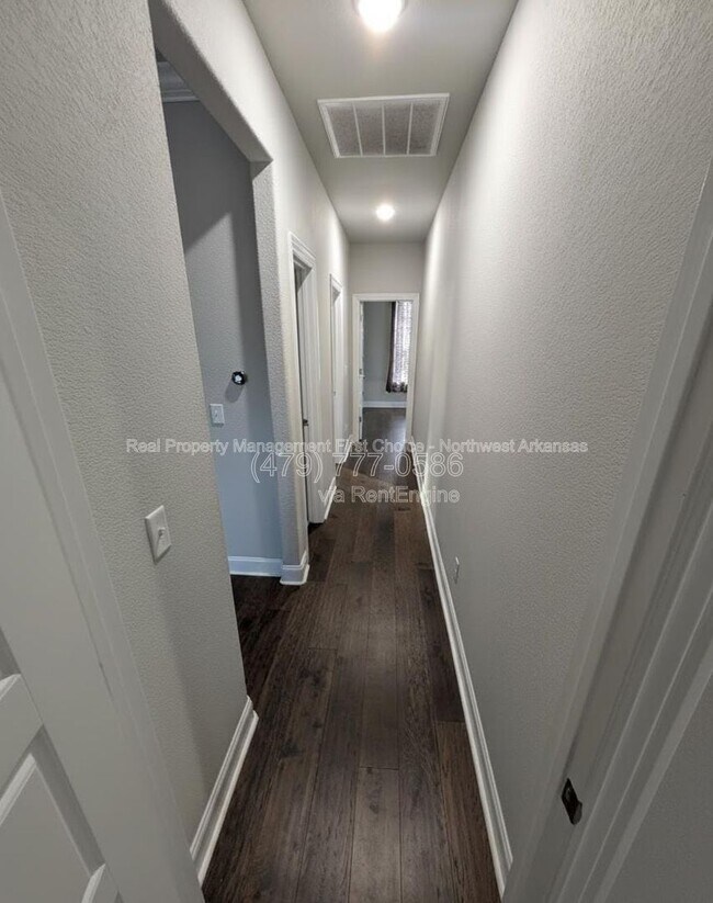 Building Photo - 431 Linda Ln