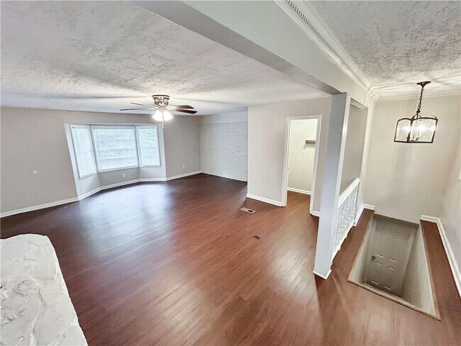 Building Photo - 4239 Pinetree Dr