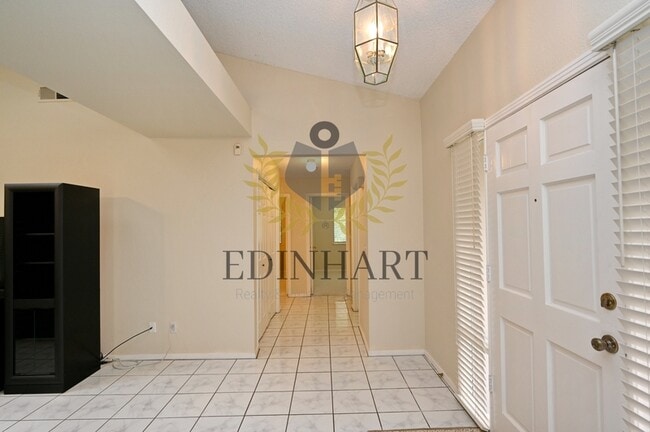 Building Photo - 6447 N Vagedes Ave