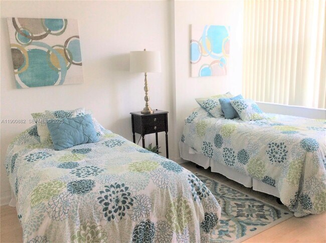 Building Photo - 16300 Golf Club Rd