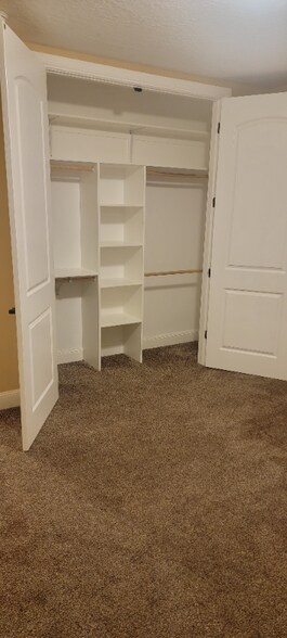 Building Photo - 929 W Sunrise Ln