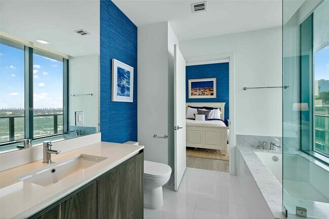 Building Photo - 480 NE 31st St