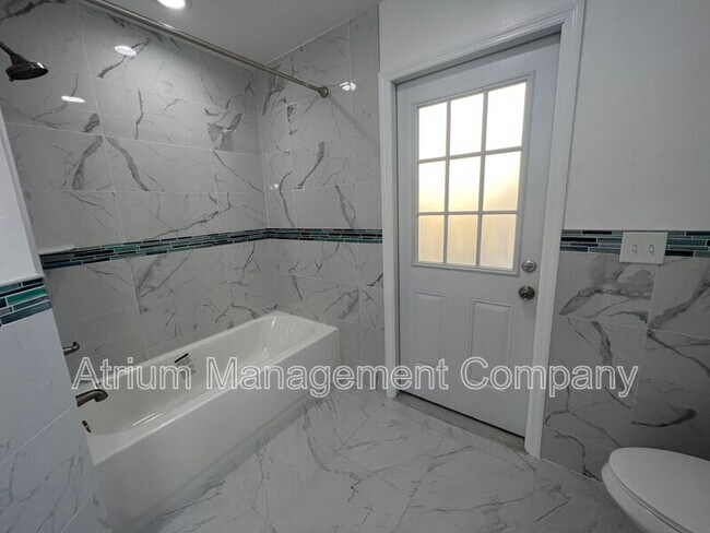 Building Photo - 3037 Bonkirk Dr