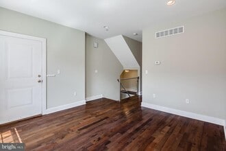 Building Photo - 2631 Catharine St