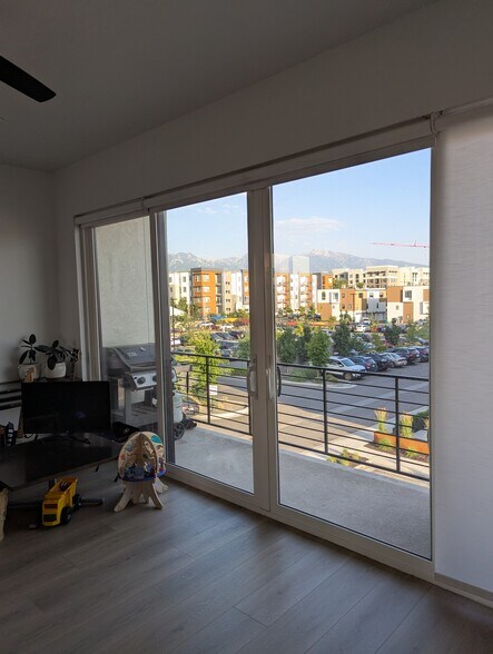 balcony - 44 W Iko Ave