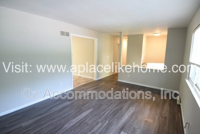 Building Photo - 5521 Perry Ln