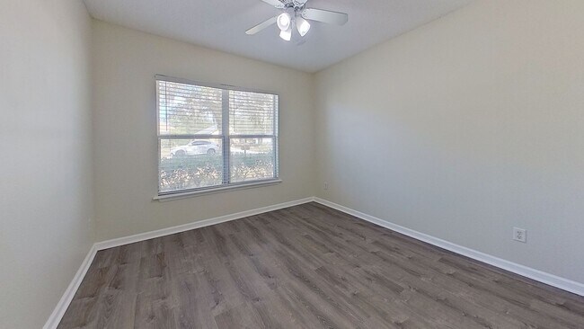 Building Photo - Lovely 2x1 in St. Augustine! Gorgeous Upgrade Kitchen!