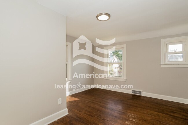 Building Photo - 5766 3 Mile Dr