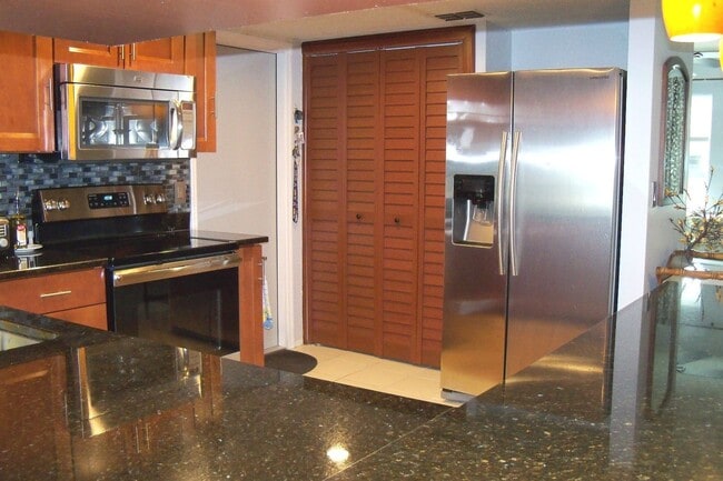 Building Photo - Seasonal Rental