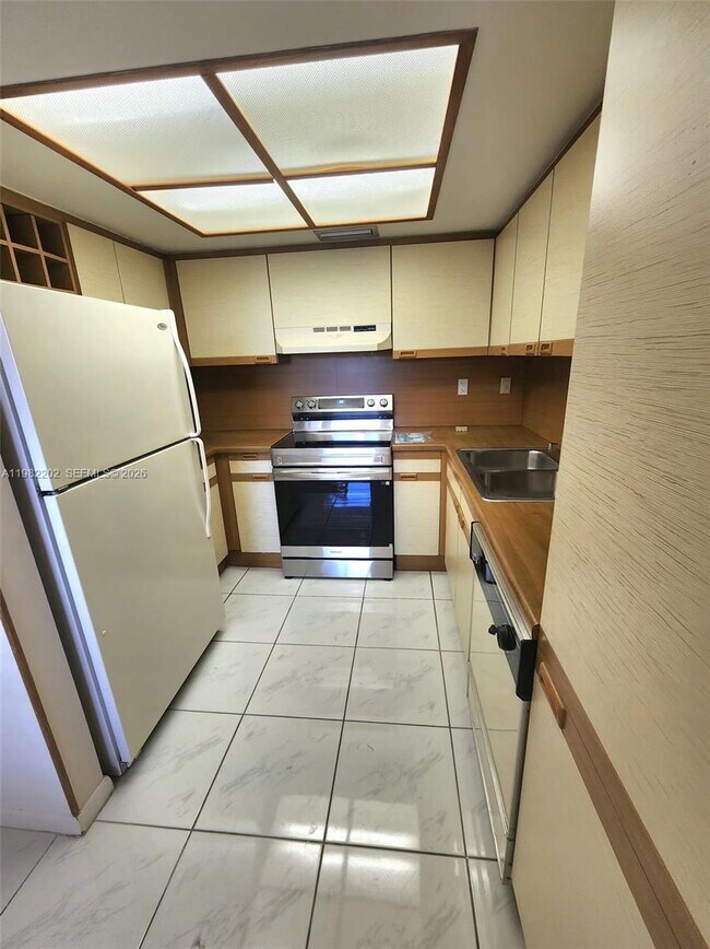 Building Photo - 8827 SW 123rd Ct