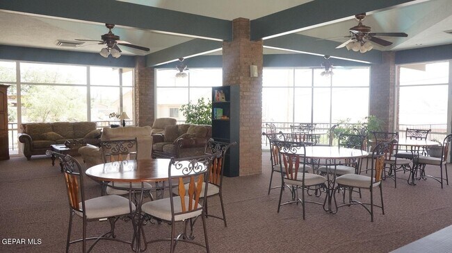 Building Photo - 4433 N Stanton St