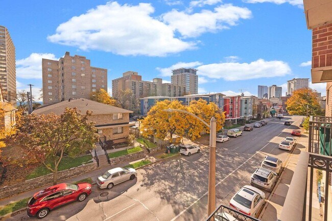 Building Photo - 1619 N Farwell Ave