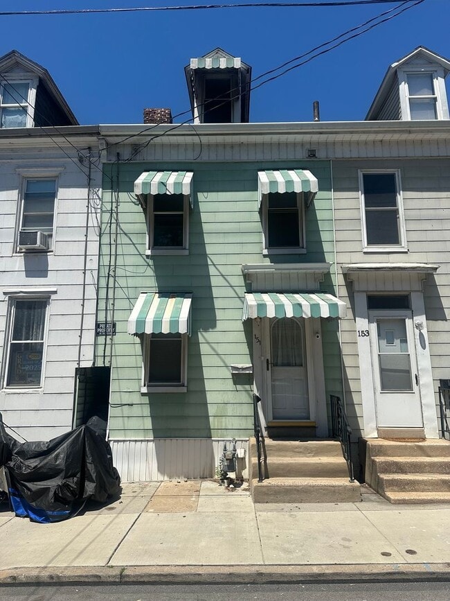 Building Photo - 3bd 1 bath with fenced in yard!