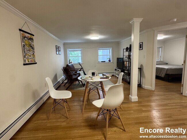 Building Photo - 1539 Beacon St