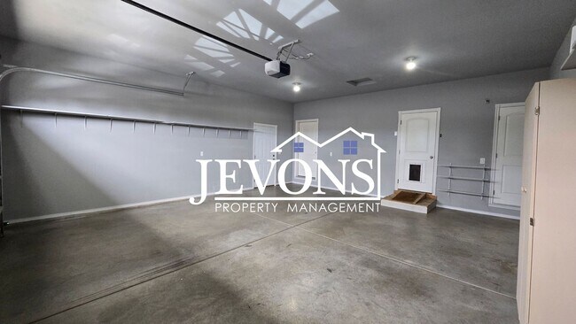 Building Photo - Open House viewings every Tuesday and Friday at 12:00 PM.