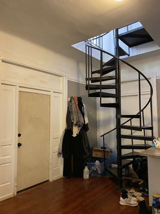 Building Photo - 4521 Chester Ave