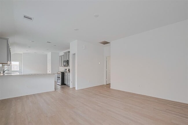 Building Photo - 18439 Summit Ranch Dr