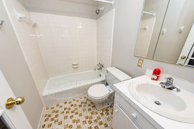 Building Photo - 11 Poets Corner