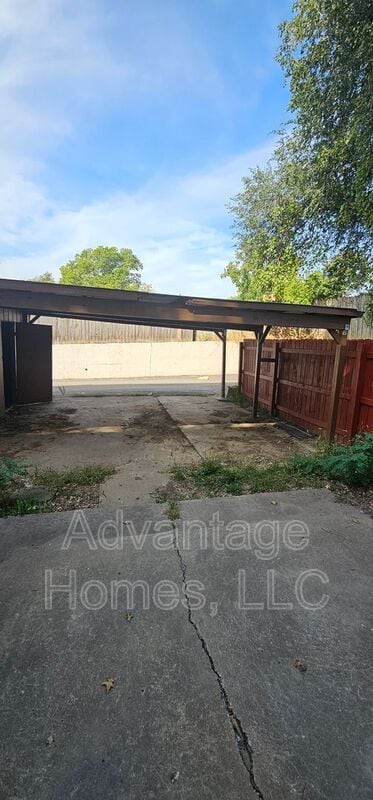 Building Photo - 938 N 71 St