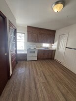 Building Photo - 10 Anderson St