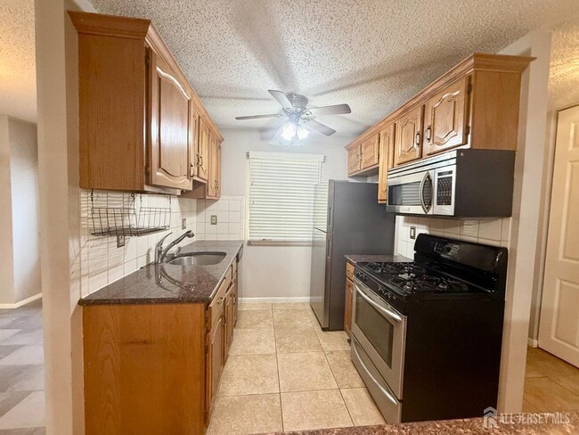 Building Photo - 1 Carriage Pl