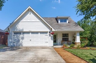 Building Photo - 1211 Garcia St