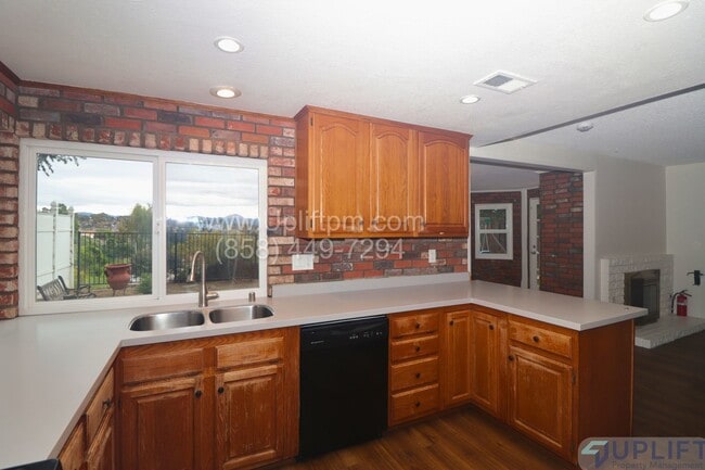 Building Photo - 4 Bed 3 Bath House in Spring Valley w/ Washer + Dryer and 2-Car Garage