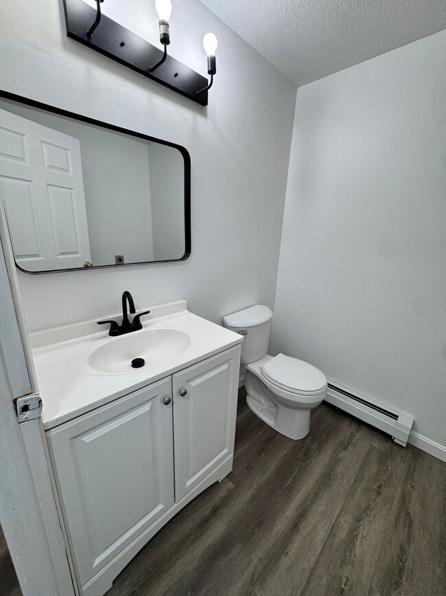 Building Photo - 17 Bassett St