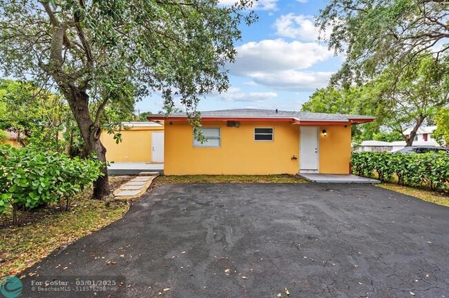 Building Photo - 583 NW 17th Pl