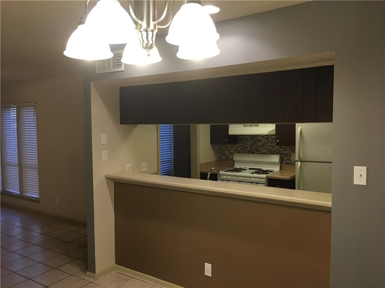 Building Photo - 7206 Creekside Dr