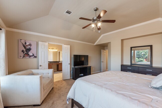 Building Photo - 6222 Skyline Dr