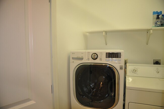 Building Photo - 5922 Burgoyne Dr.