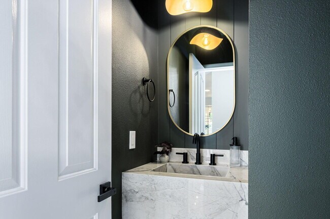 Building Photo - 76817 Manor Ln