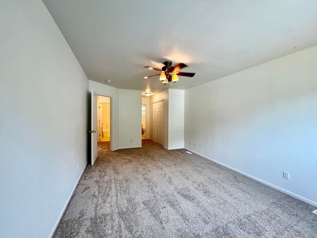 Building Photo - Townhome for Rent in New Castle