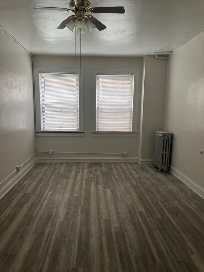 Building Photo - 5480 S Cornell Ave