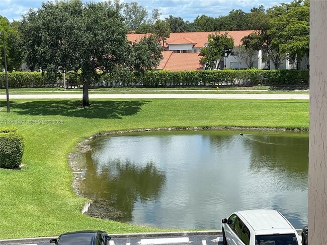 Building Photo - 3330 Pinewalk Dr N