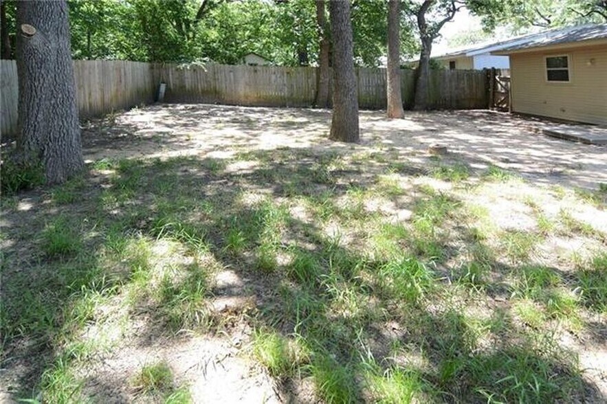 Building Photo - 925 Baldwin St